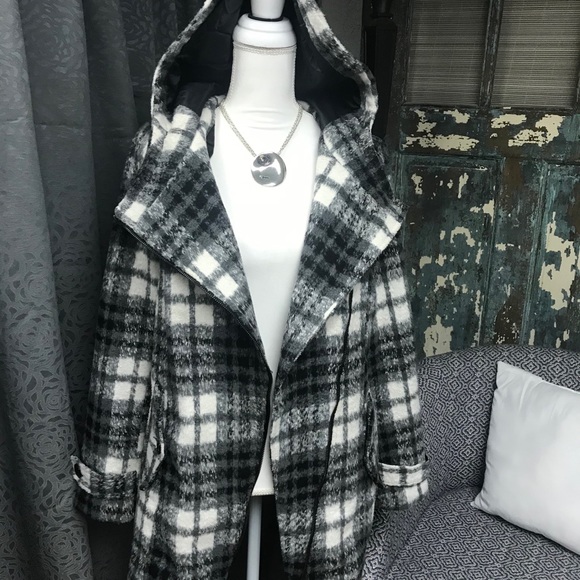 Magnificent black and white plaid coat - Picture 4 of 8